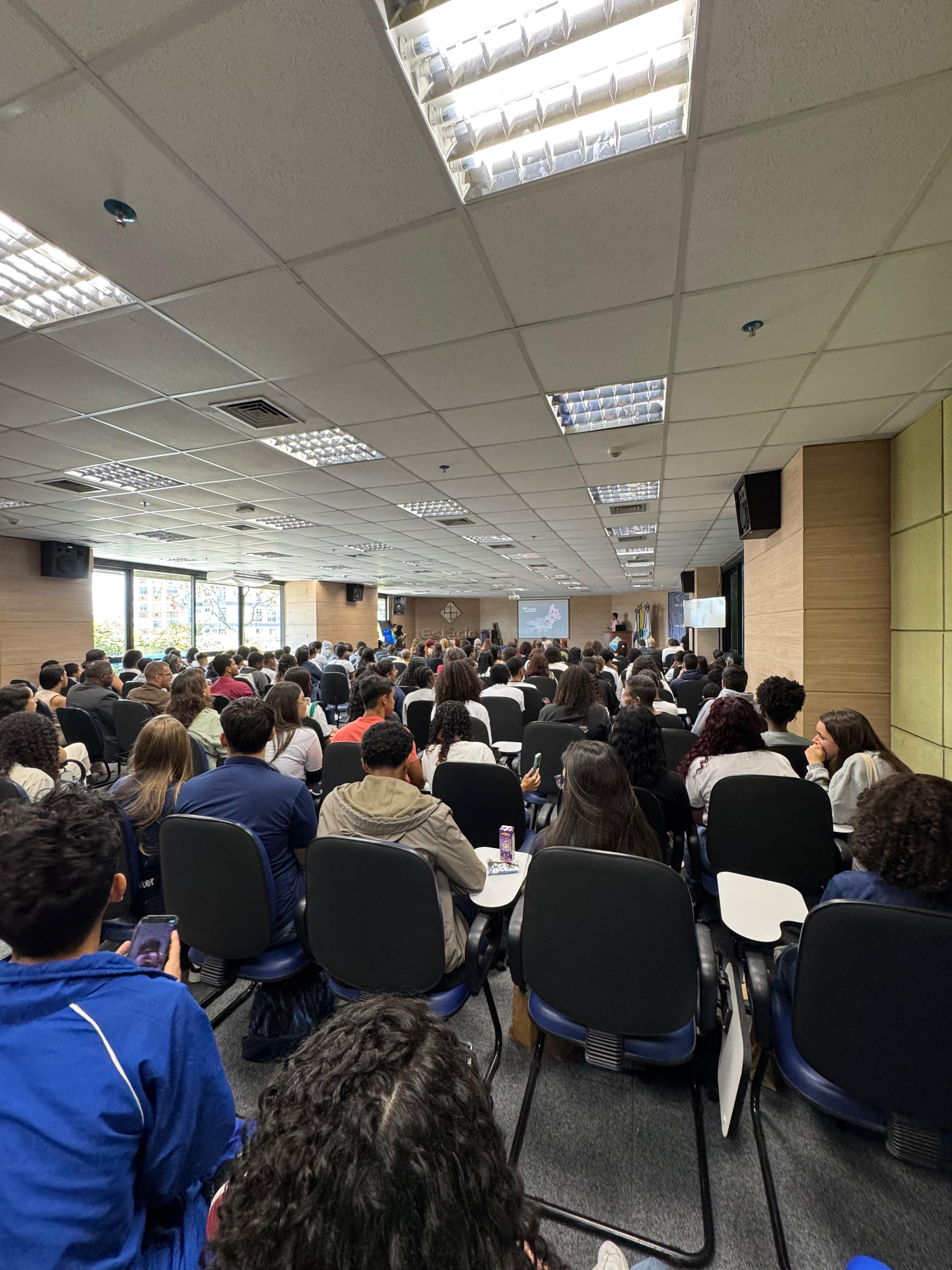 Instituições de ensino superior ampliam presença em escolas públicas e privadas e reforçam conexão com estudantes do Ensino Médio